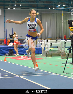 Britische Heptathlete Niamh Emerson in Aktion während der Waliser Senior Leichtathletik WM/Kombinierte Veranstaltungen Indoor Internationale 2019 bei N.I.A.C in Cardiff. Stockfoto