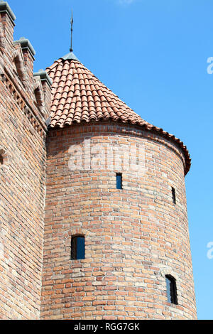 Das 16. Jahrhundert Barbican Tower, die Verteidigung schloss am Eingang zur Altstadt von Warschau (Polen). Stockfoto