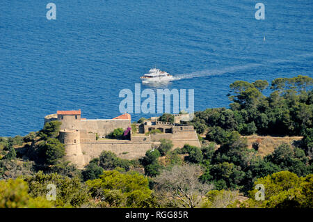 Fort de l'Estissac und Fähre Richtung Port-Cros oder Port Cros Nationalparks Îles d'Hyères Var Côte d'Azur Frankreich Stockfoto