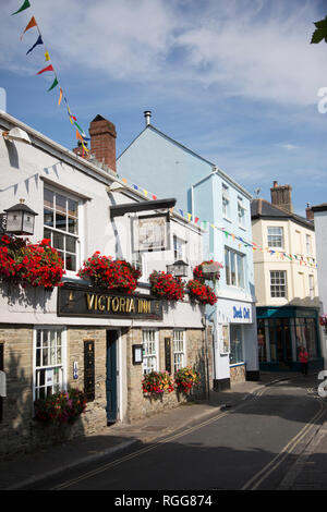 High Street in Salcombe Devon, an einem sonnigen Tag am Meer in England Stockfoto