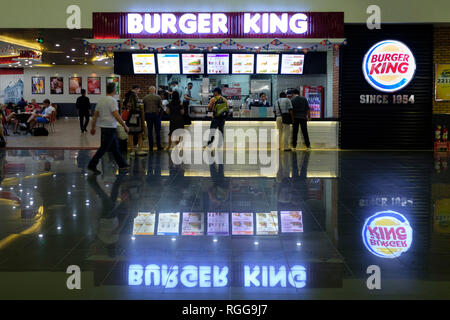 Burger King fast food Restaurant am Flughafen (Hanoi Noi Bai) in Vietnam, Südostasien Stockfoto