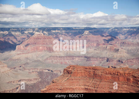 Blick auf den Grand Canyon aus Pima Point Pima ist der letzte Punkt entlang dem West Rim Drive, obwohl die Straße weiter 1,5 Meilen weiter, Stockfoto