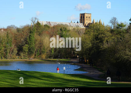 Ein Blick auf die St. Albans Kathedrale von Verulamium Park Stockfoto