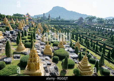 Einen Garten an der Nong Nooch Tropical Garden in der Nähe der Stadt Pattaya in der Provinz Chonburi in Thailand. Thailand, Pattaya, November 2018 Stockfoto