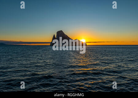 Landschaft der Kicker Stein Bildung bei Sonnenuntergang, Galapagos Islands National Park, Ecuador. Stockfoto