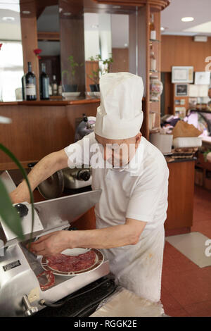 Family Restaurant in Alba, Italien Stockfoto