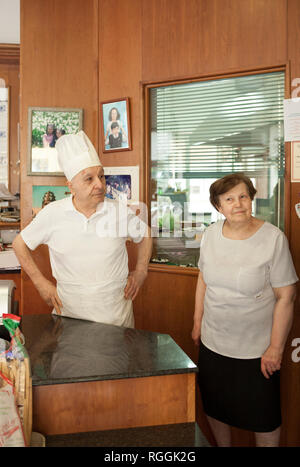 Family Restaurant in Alba, Italien Stockfoto