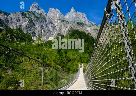 Deutschland, Bayern, Berchtesgadener Land, Berchtesgadener Alpen, klausbach Tal, Muehlstuetzhoerner, Suspension Bridge Stockfoto