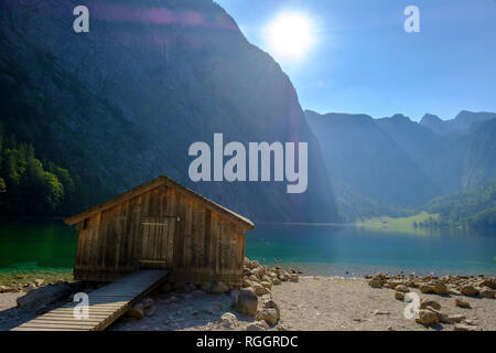 Deutschland, Bayern, Oberbayern, Berchtesgadener Alpen, Nationalpark Berchtesgaden, Bootshaus am See Obersee Stockfoto