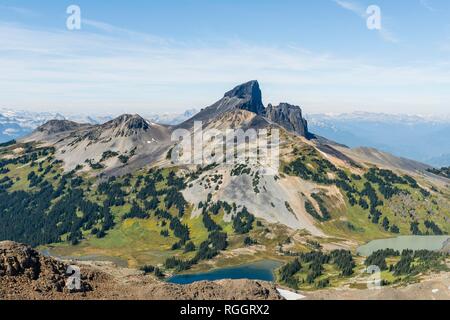 Kleine Seen, Berge, vulkanische Berg Black Tusk, Garibaldi Provincial Park, British Columbia, Kanada Stockfoto