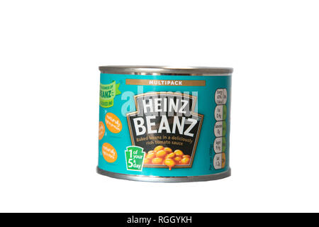 Kleine Dose mit Heinz Baked Beanz auf einer sauberen weißen Hintergrund, Zinn ist von einem multipack von beanz Stockfoto