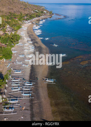 Indonesien, Bali, Amed, Luftaufnahme von lipah Strand Stockfoto