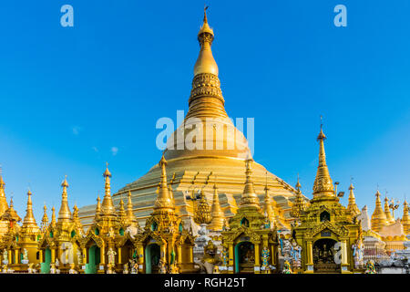 die goldene Stupa Shwedagon Pagode Yangon (Rangoon) in Myanmar (Burma) Stockfoto