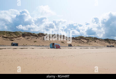 Biville, Frankreich - 25. August 2018: Landschaft in der Nähe von Biville in Normady. Deutsche zweite Weltkrieg Bunker am Strand. Manche, Cotentin, Cap de la Hague, Fra Stockfoto