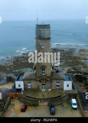 Luftaufnahme von Leuchtturm mit Radar Antenne - Phare de Gatteville, Barfleur, Basse Normandie, Frankreich Stockfoto