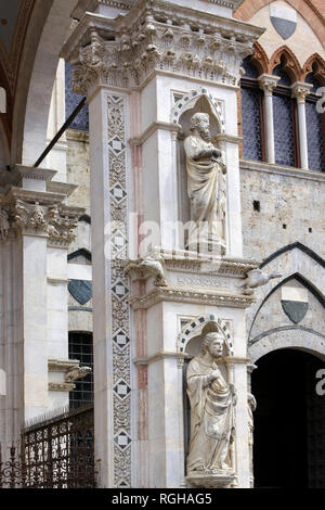 Kapelle auf dem Rathaus von Siena, Cappella di Piazza, Siena, Toskana, Italien, Europa Stockfoto