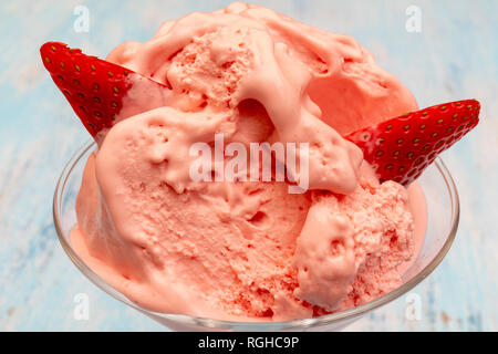 Erdbeereis Textur. Stockfoto