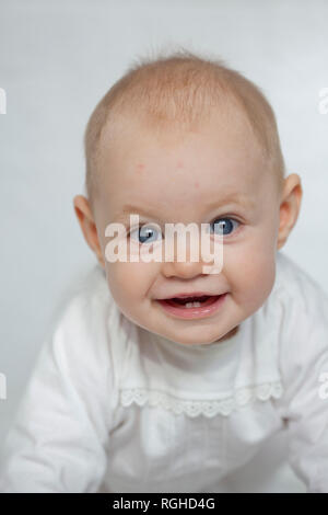 Porträt von lächelndes Babymädchen Stockfoto