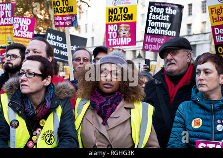 Anti-Rassismus Anti-Fascism März und Protest durch das Zentrum von London am 17. November 2018 Stockfoto