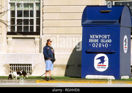 Spaziergang mit dem Hund in Newport, Rhode Island, USA Stockfoto