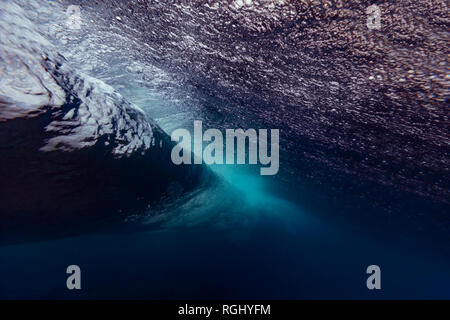 Malediven, unter Wasser Blick auf Wave, Unterwasser Schuß Stockfoto