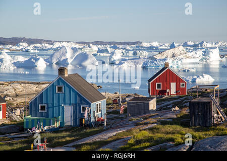 Bunte Häuser in Rodebay, Grönland Stockfoto