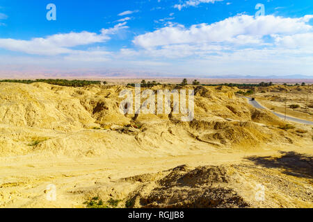 Landschaft von lissan Marl Felsen und die edom Berge, entlang der Arava Frieden Straße, im Süden Israels Stockfoto