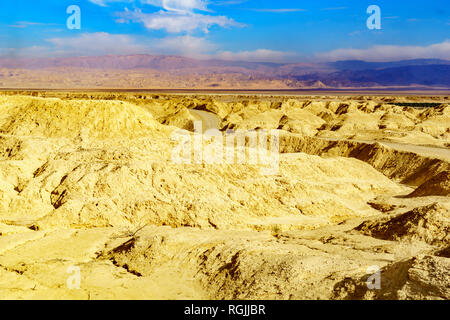 Landschaft von lissan Marl Felsen und die edom Berge, entlang der Arava Frieden Straße, im Süden Israels Stockfoto