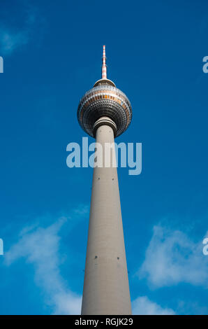 Berlin, Deutschland - Januar 2019: Der Fernsehturm (TV Tower / Fernsehturm) in Berlin, Deutschland. Stockfoto