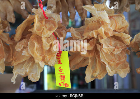 Getrocknete Fische zum Verkauf, Markt, das Fischerdorf Tai O, Lantau Island, Hongkong, China, Asien Stockfoto