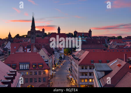 Skyline von Nürnberg bei Sonnenuntergang, Bayern, Mittelfranken, Deutschland Stockfoto