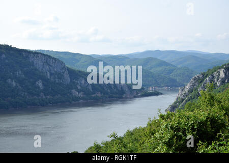 Eisernes Tor auf dunabe River. Djerdap Nationalpark. Serbien - Rumänien Grenze. Stockfoto