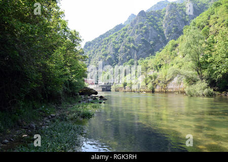 Treska Fluss in Matka Canyon. Skopje, Mazedonien. Stockfoto