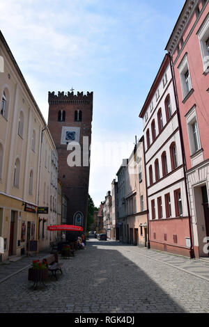 Zabkowice Slaskie, Polen - Juni 2017: Schiefen Turm. Stockfoto