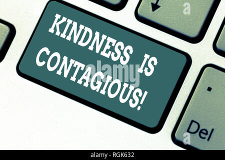 Schreiben Hinweis, Freundlichkeit ist ansteckend. Business Foto präsentiert, entzündet sich der Wunsch zu erwidern und es auf der Tastatur, um die Absicht zu c Stockfoto