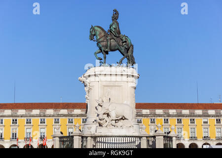 Reiterdenkmal von König José I am Praça do Comércio in Lissabon, Portugal Stockfoto