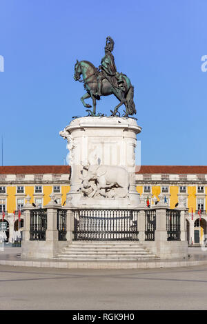 Reiterdenkmal von König José I am Praça do Comércio in Lissabon, Portugal Stockfoto