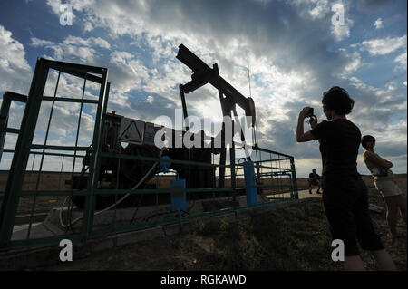 Pumpjack in Kazantypskyi staatliche Naturreservat am Kap in der Nähe von Mysovoye Kazantyp, Krim, Ukraine. 4. Oktober 2008 © wojciech Strozyk/Alamy Stock Foto Stockfoto