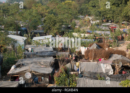 Basic Shelter der Armut das Leben in Gemeinschaft am Stadtrand von Haridwar, Uttarakhand, Indien Stockfoto