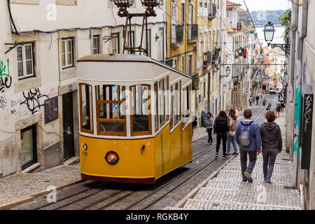 Bica Standseilbahn, Ascensor da Bica, Straßenbahn in Lissabon, Portugal Stockfoto