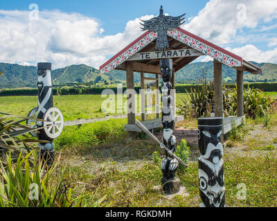 Denkmal für 1865 Te Tarata Schlacht, und die anschließende Einziehung von Te Whakatohea raupatu Land, Opotiki, Bay of Plenty, Neuseeland Stockfoto