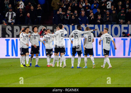 GELSENKIRCHEN - 19.November 2018: Leroy Sane 19 feiert das Ziel er zählte. Deutschland - Niederlande. UEFA Nationen Liga. Schalke 04 Stadion. Stockfoto