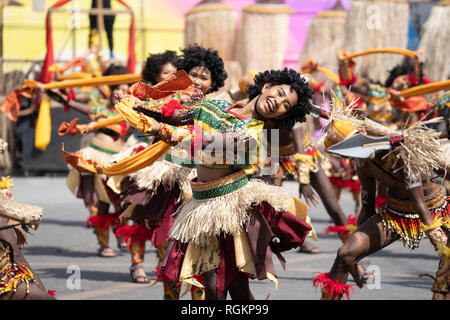 27/01/2019 Iloilo City, Philippinen. Der Höhepunkt der Dinagyang, eines der Belebtesten und jährliche street Tanz Festivals in den Philippinen Stockfoto