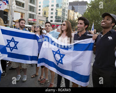 Rally zur Unterstützung Israels und verfolgte religiöse Minderheiten unter dem Islam am Union Square in New York City, 17. August 2014. Stockfoto