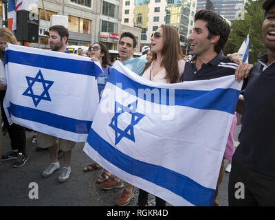 Rally zur Unterstützung Israels und verfolgte religiöse Minderheiten unter dem Islam am Union Square in New York City, 17. August 2014. Stockfoto