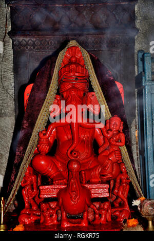 Idol von Lord Ganesha, Ganapati Trishunda Tempel, Pune, Maharashtra, Indien Stockfoto