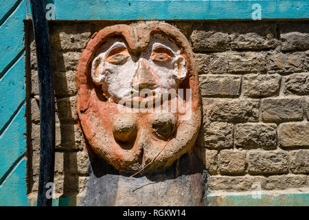 Statue des weiblichen Wächter Schutz der südlichen Eingang der Stadt im Kali Gandaki Tal Stockfoto