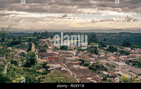Luftaufnahme der Stadt Salento Quindío, Kolumbien. Kaffee Produktion. Stockfoto