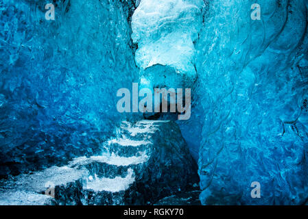 Blue Ice Cave Interieur in Island auf dem Vatnajökull Gletscher Stockfoto