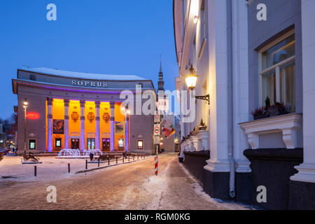 Dämmerung in der Altstadt von Tallinn, Estland. Stockfoto